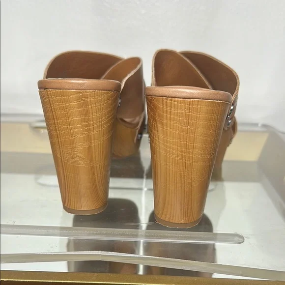 Lucky Brand Tan Mules with Classic Design - Picture 4 of 5